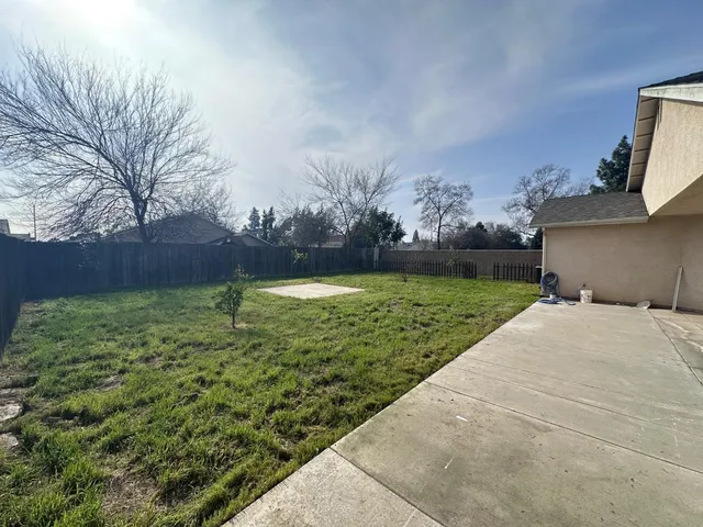 $2,600 | 5491 West Ashcroft Avenue, Fresno, CA 93722