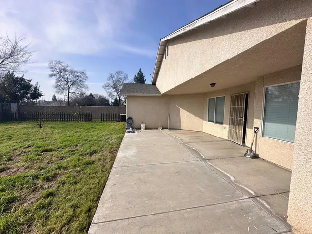 $2,600 | 5491 West Ashcroft Avenue, Fresno, CA 93722