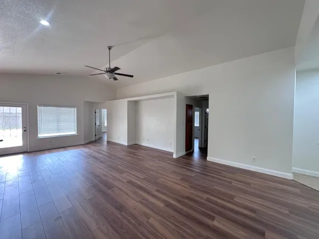 $2,600 | 5491 West Ashcroft Avenue, Fresno, CA 93722