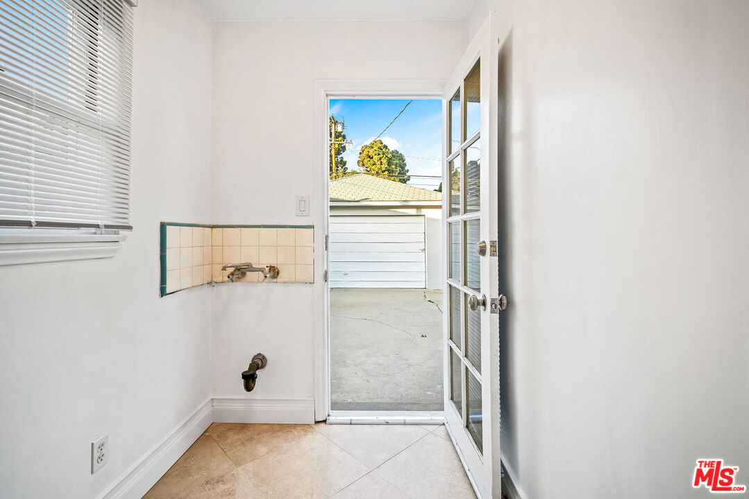 1924 Armacost Avenue Los Angeles, CA 90025 - Photo 19 of 33