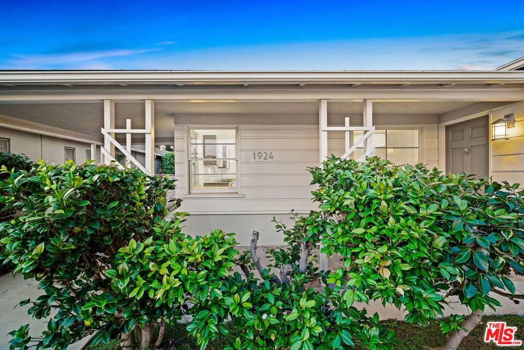 1924 Armacost Avenue Los Angeles, CA 90025 - Photo 3 of 33