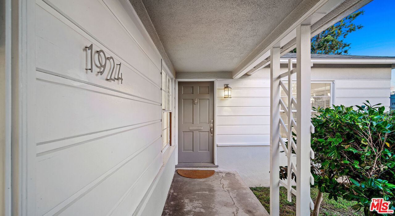 1924 Armacost Avenue Los Angeles, CA 90025 - Photo 4 of 33