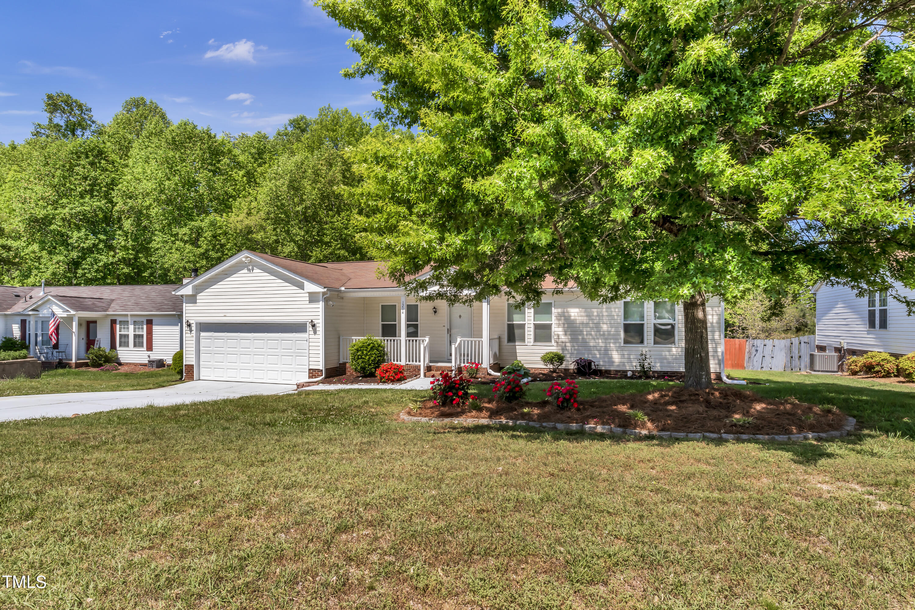1214 Shackleton Road Apex, NC 27502 - Photo 4 of 36 03-IMG_8183