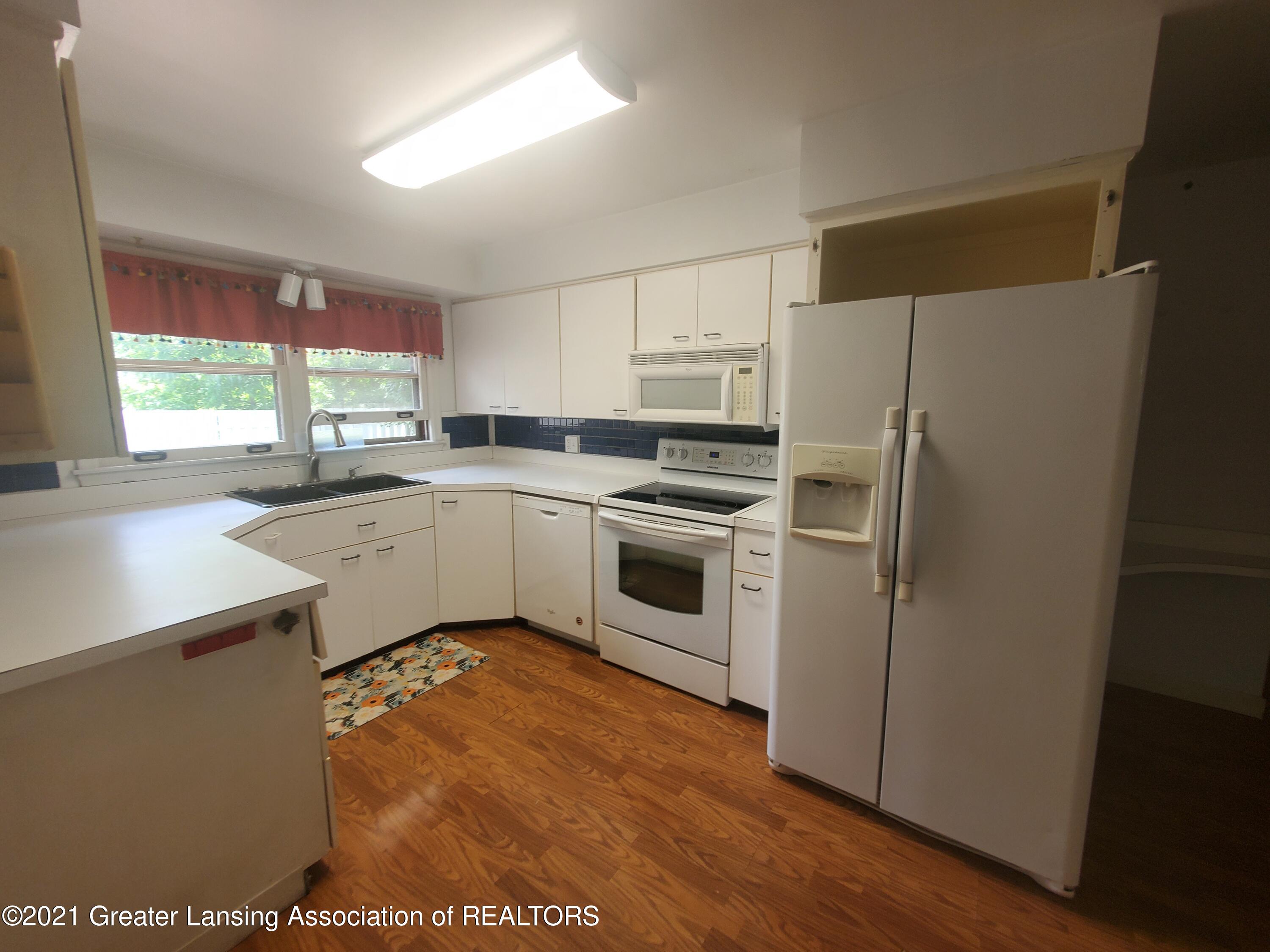 2901 South Cambridge Road Lansing, MI 48911 - Photo 14 of 44 20210818_124000