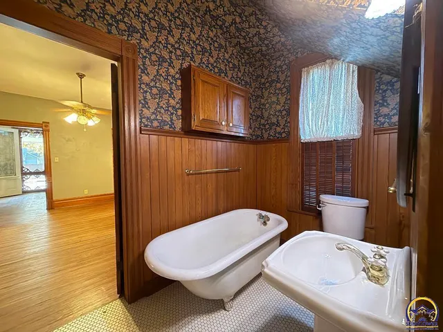 $279,950 | 218 East Perry Street, Rossville, KS 66533