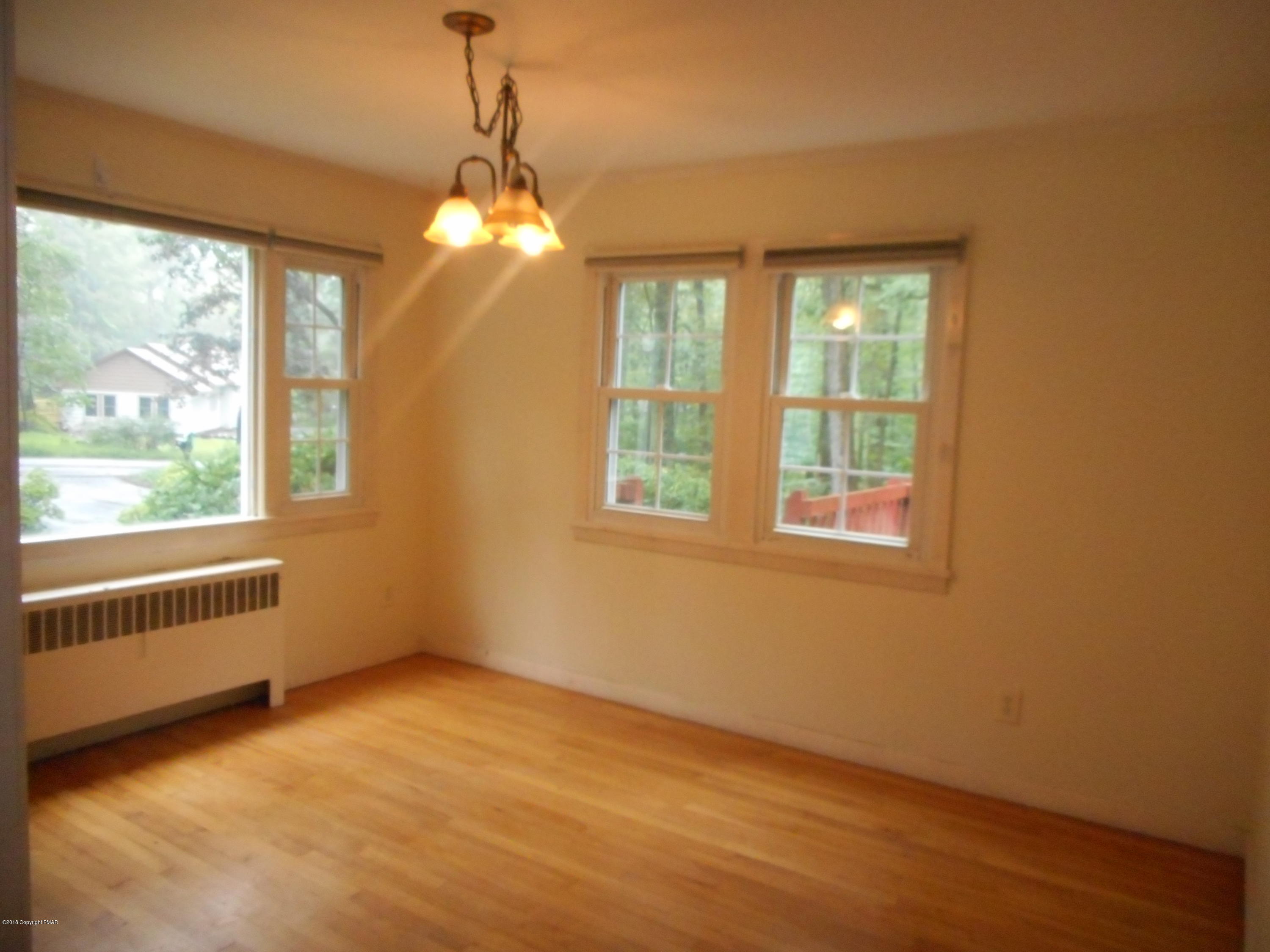 752 White Oak Road Cresco, PA 18326 - Photo 13 of 36 Dining area