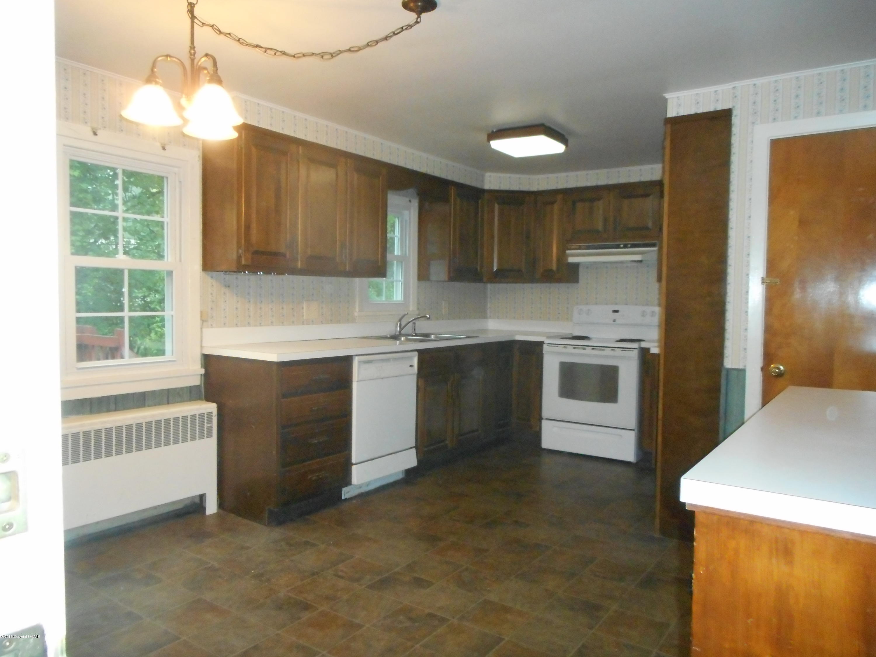 752 White Oak Road Cresco, PA 18326 - Photo 14 of 36 Kitchen