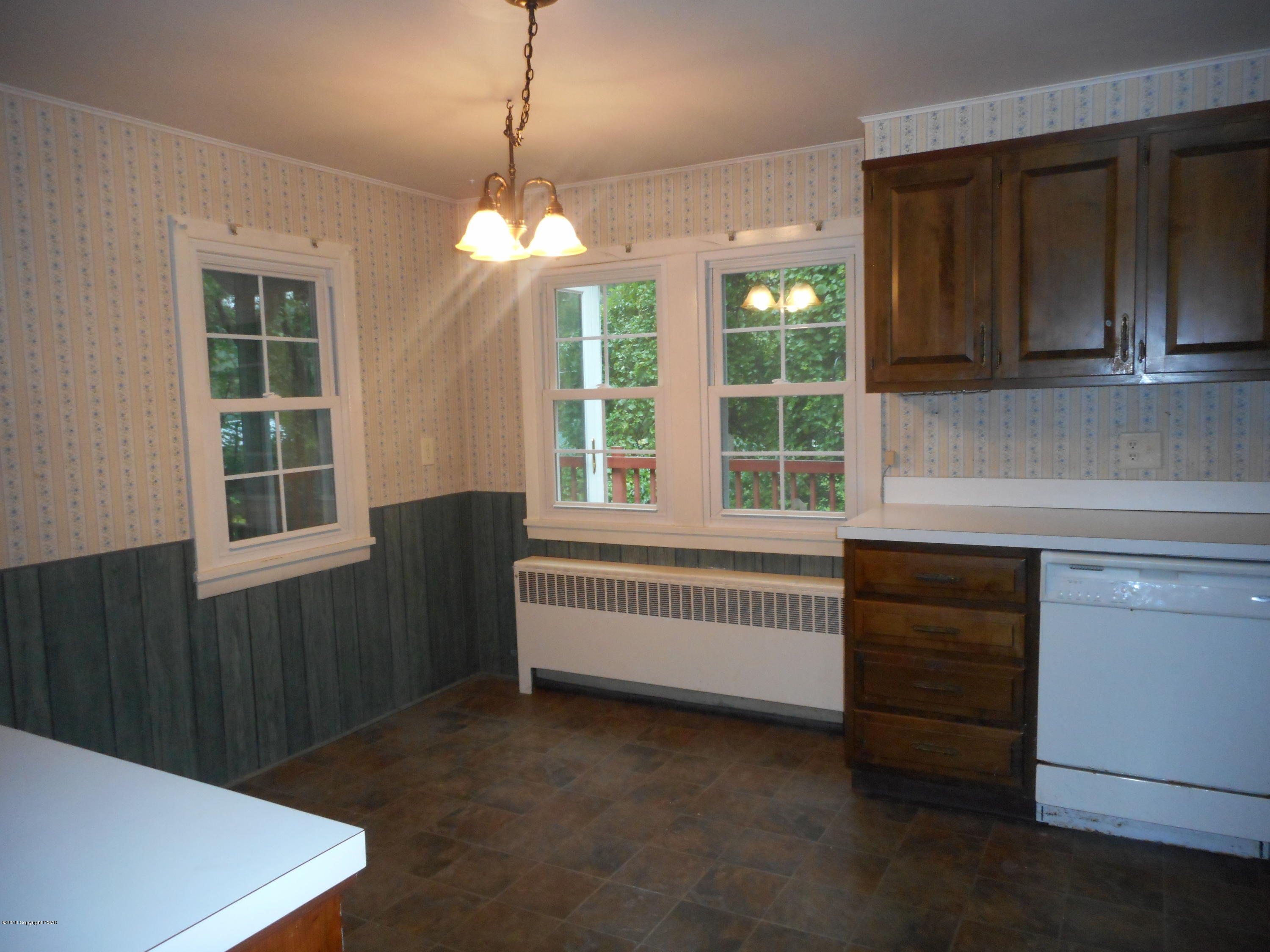 752 White Oak Road Cresco, PA 18326 - Photo 16 of 36 Eat in area