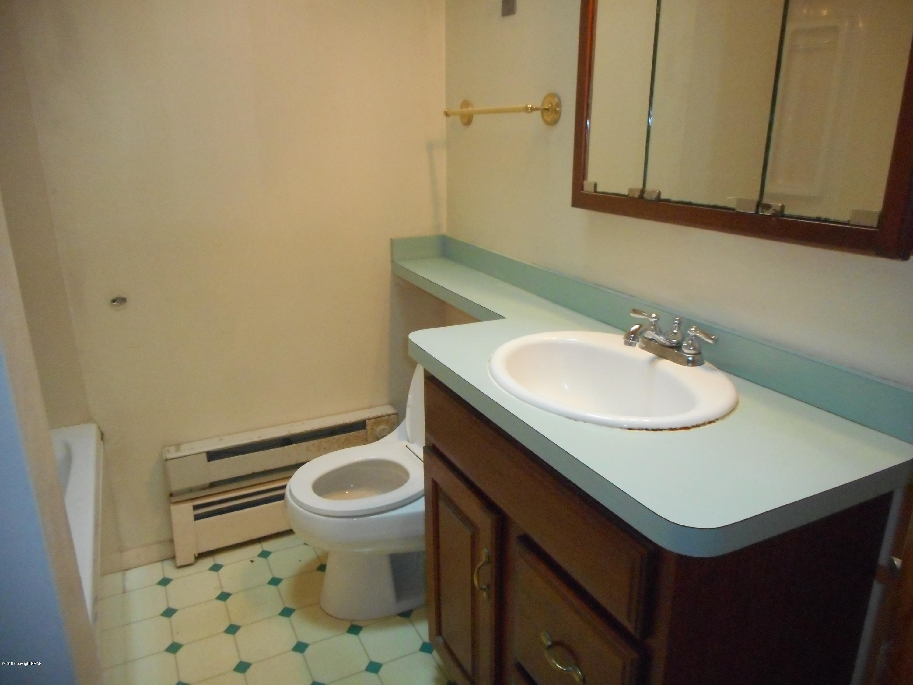 752 White Oak Road Cresco, PA 18326 - Photo 24 of 36 View 2 - skylight!