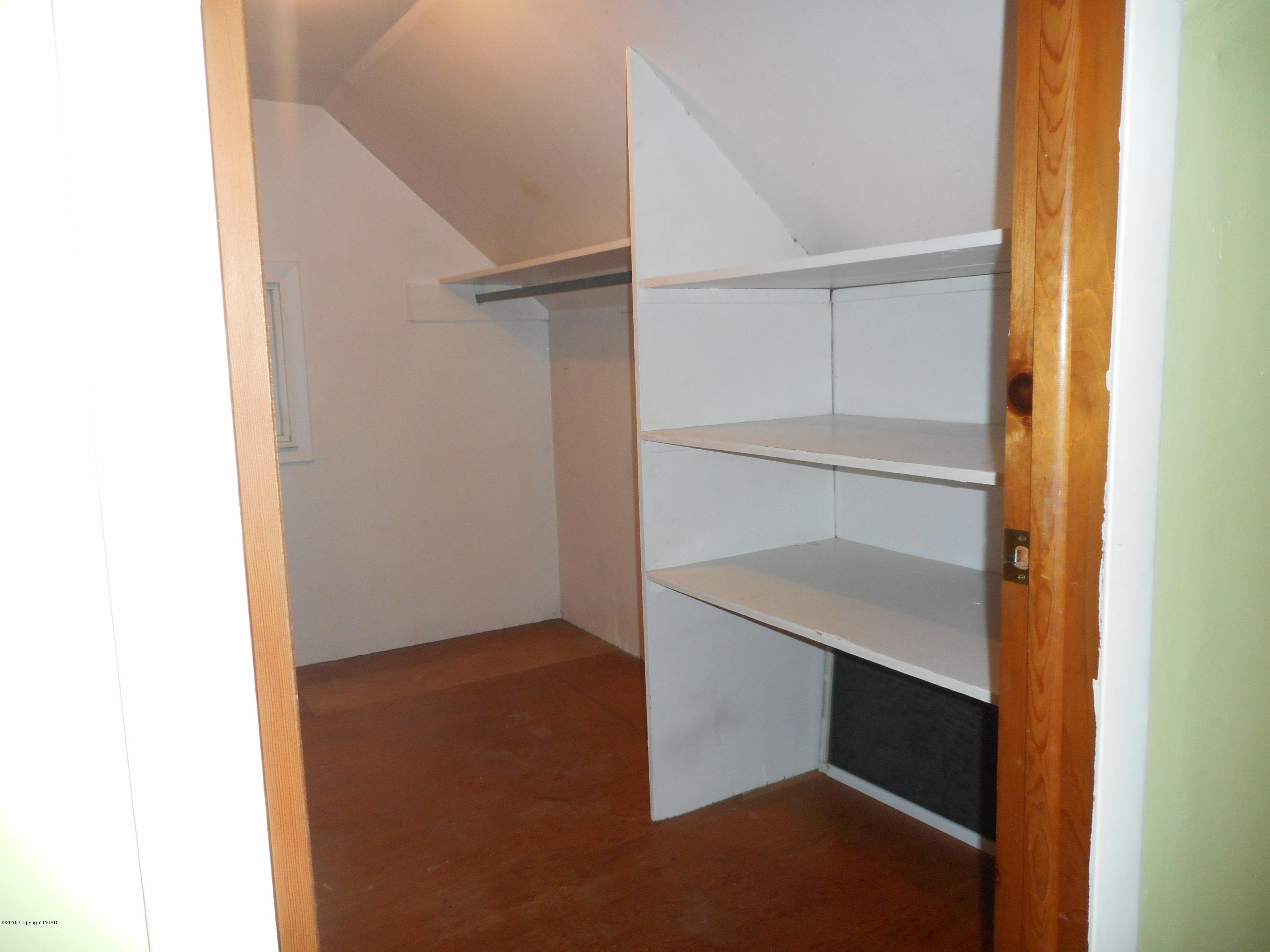 752 White Oak Road Cresco, PA 18326 - Photo 27 of 36 Master closet