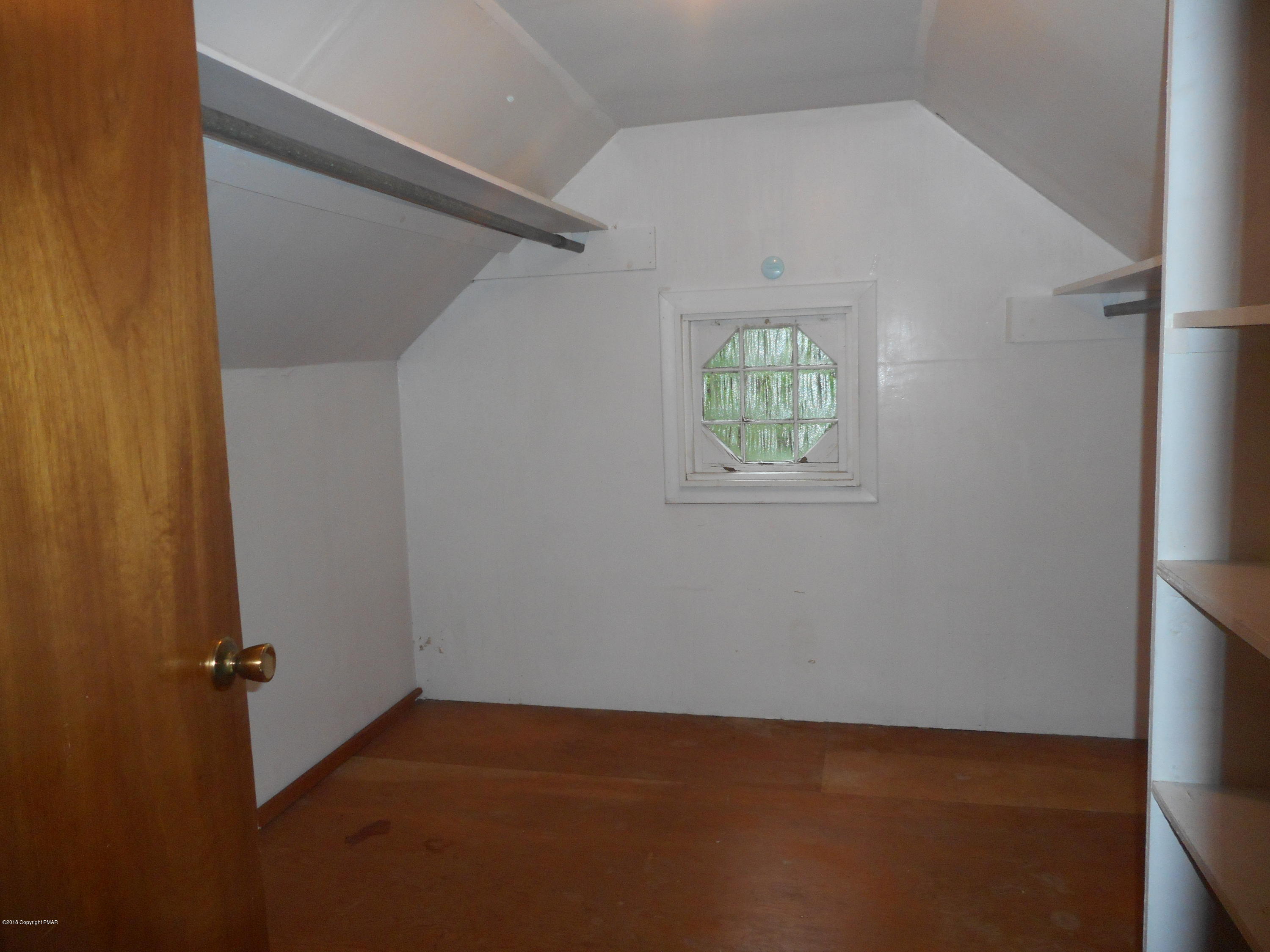 752 White Oak Road Cresco, PA 18326 - Photo 29 of 36 Master closet
