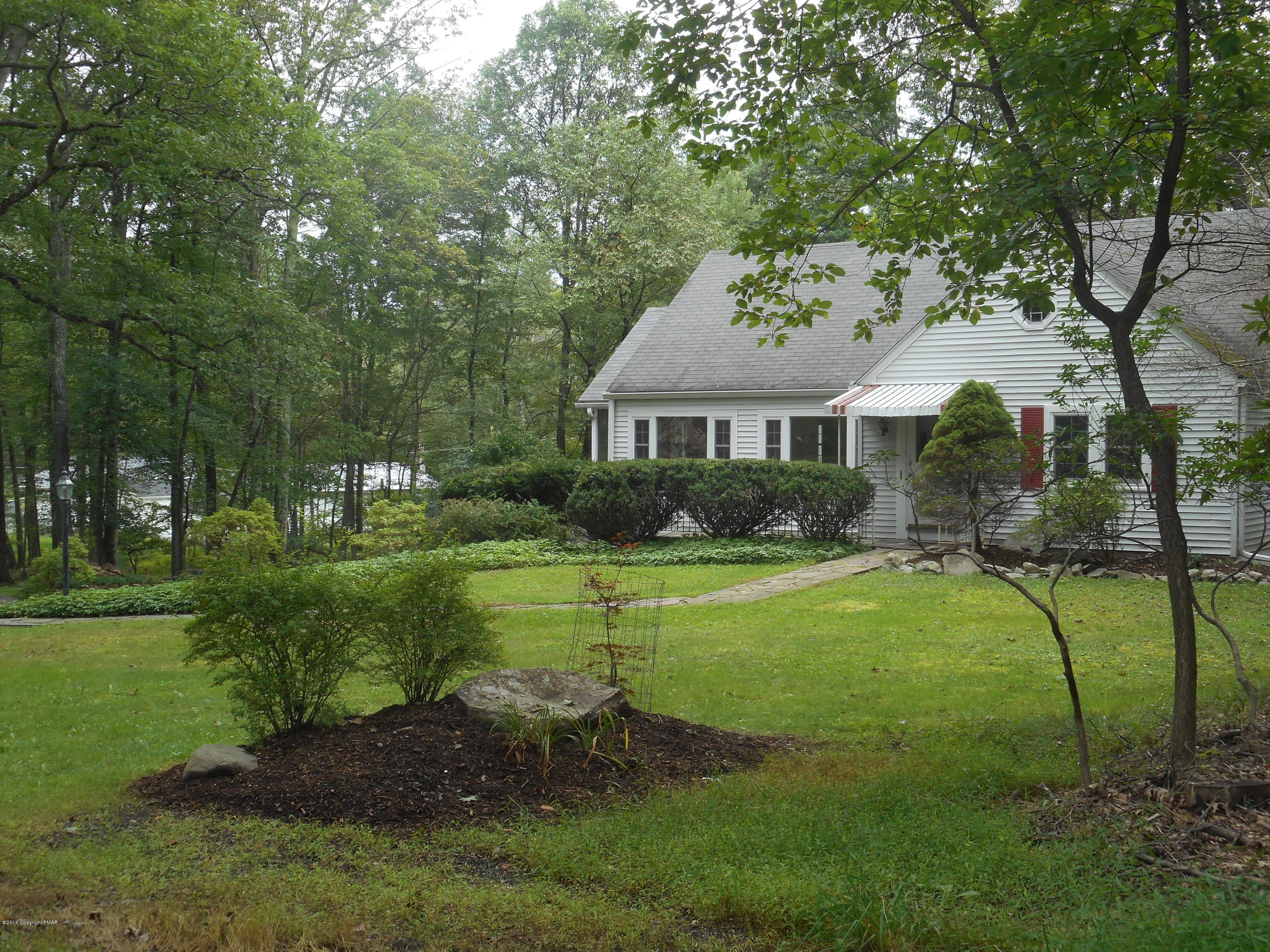 752 White Oak Road Cresco, PA 18326 - Photo 5 of 36 Large front lawn
