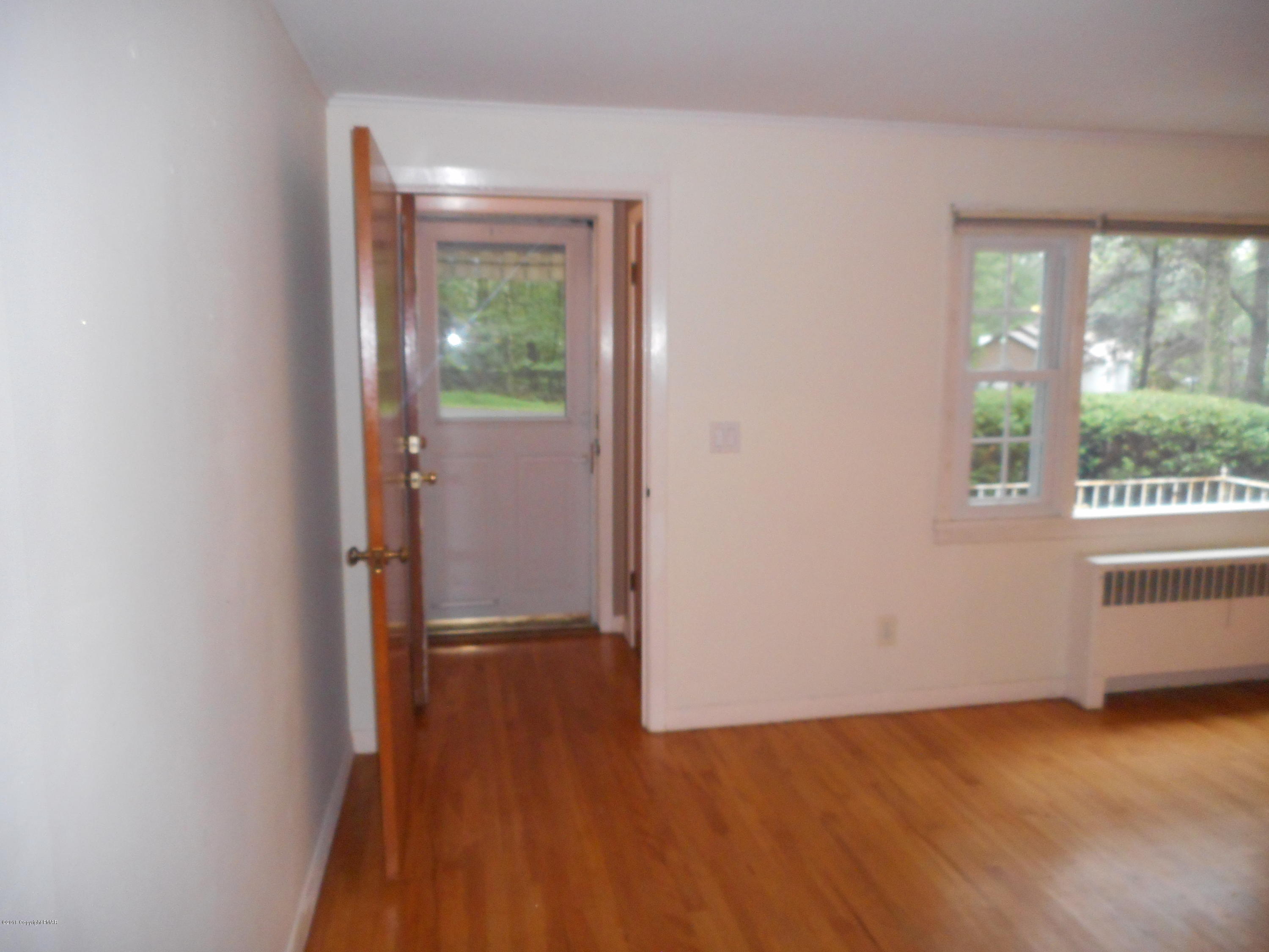 752 White Oak Road Cresco, PA 18326 - Photo 10 of 36 Front door
