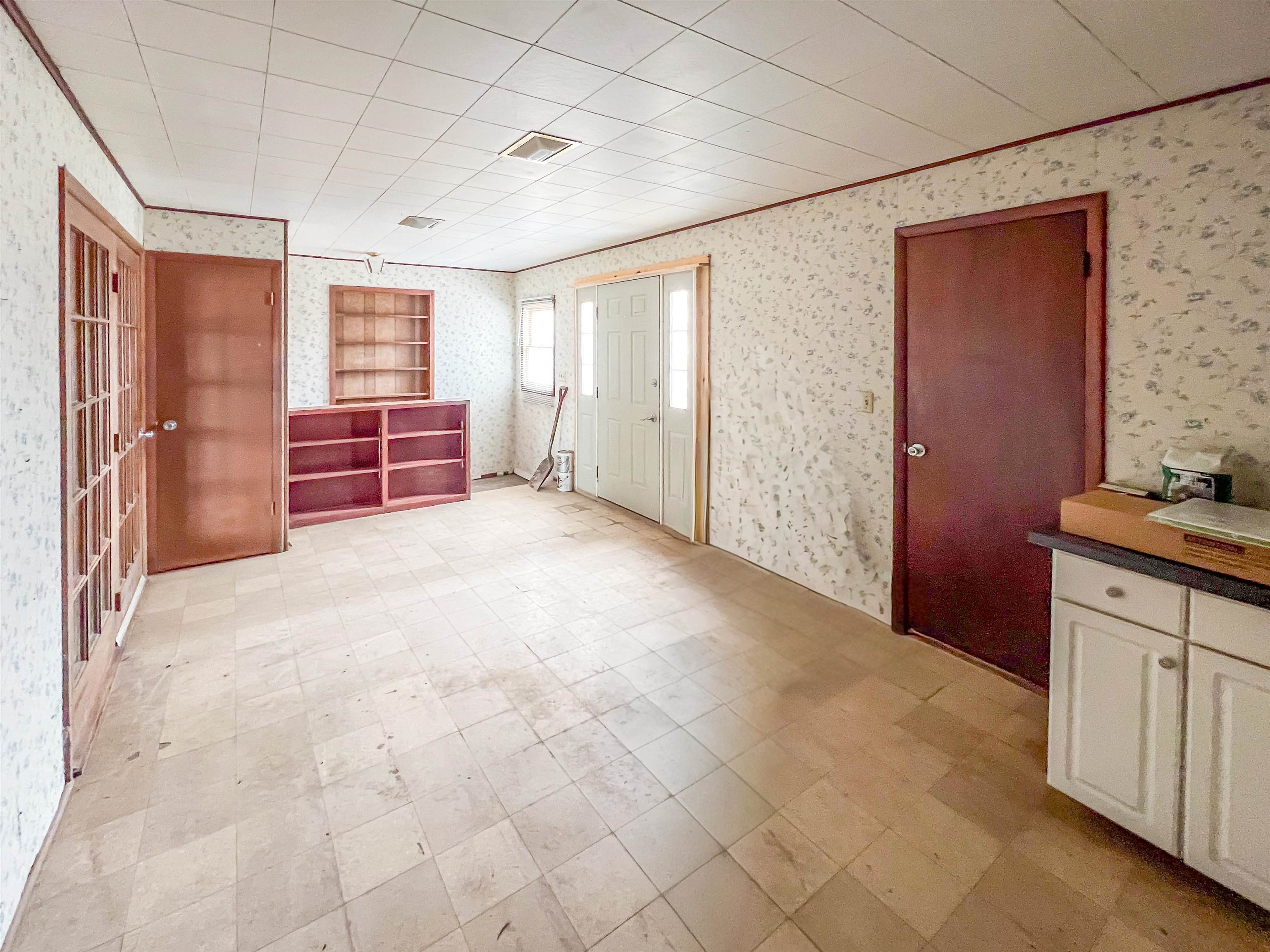 3114 South Rush Creek Road Stockton, IL 61085 - Photo 18 of 76 a view of a hallway with closet area