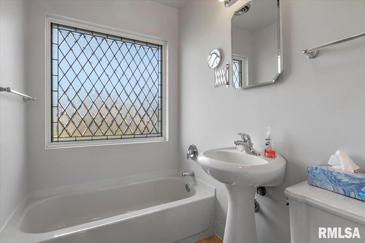 1629 Deerfield Road Chatham, IL 62629 - Photo 14 of 36 Gallery Image 14