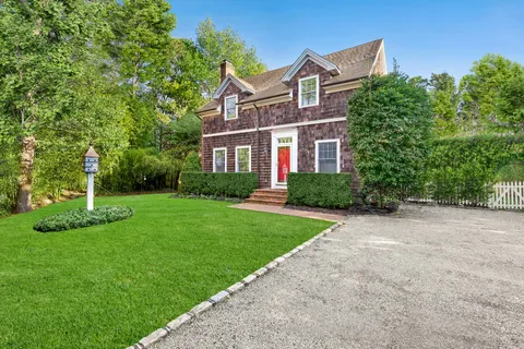$2,495,000 | 63 Whooping Hollow Road, East Hampton, NY 11937