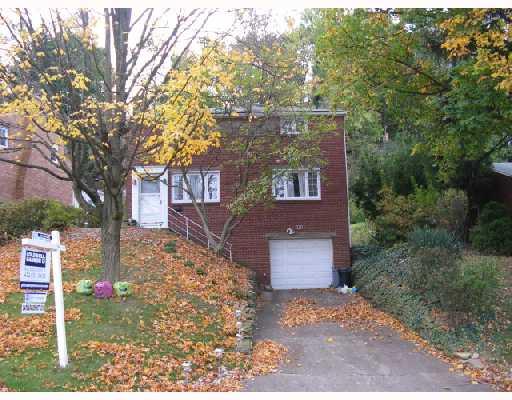 119 Parkedge Road Green Tree, PA 15220 - Photo 1 of 12 Exterior Front.