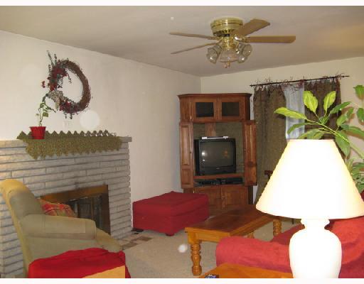 119 Parkedge Road Green Tree, PA 15220 - Photo 5 of 12 Living Room.