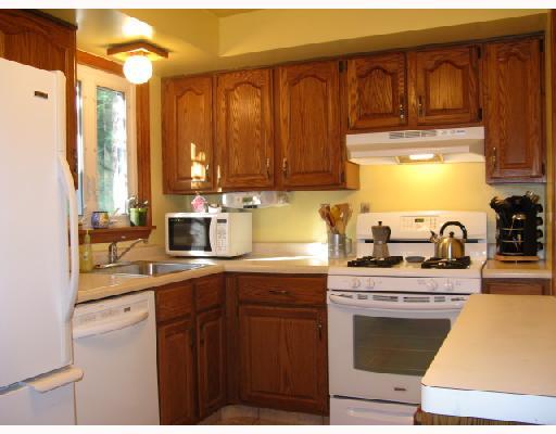 119 Parkedge Road Green Tree, PA 15220 - Photo 8 of 12 Kitchen. Pretty oak kitchen with new appliances (Jan. 2008).