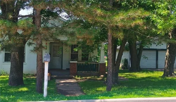 $1 | 829 North West Street, Nevada, MO 64772