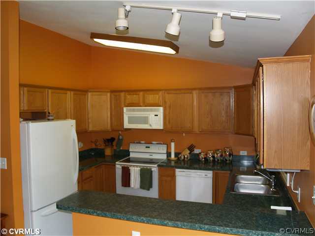 26700 Oxford Road Ruther Glen, VA 22546 - Photo 4 of 12 Kitchen