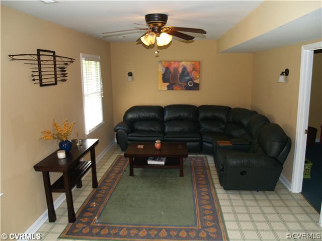 26700 Oxford Road Ruther Glen, VA 22546 - Photo 5 of 12 Den/Family/Great Room