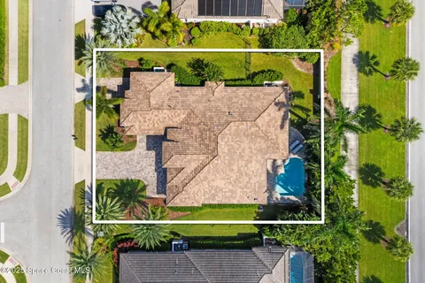 a view of a tennis court