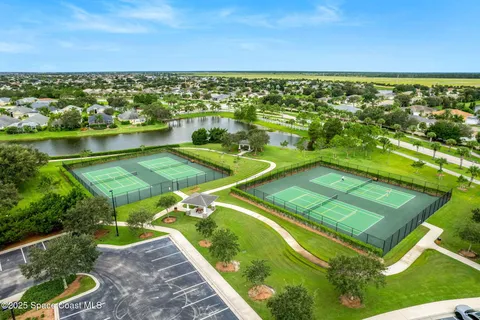 a view of a tennis court