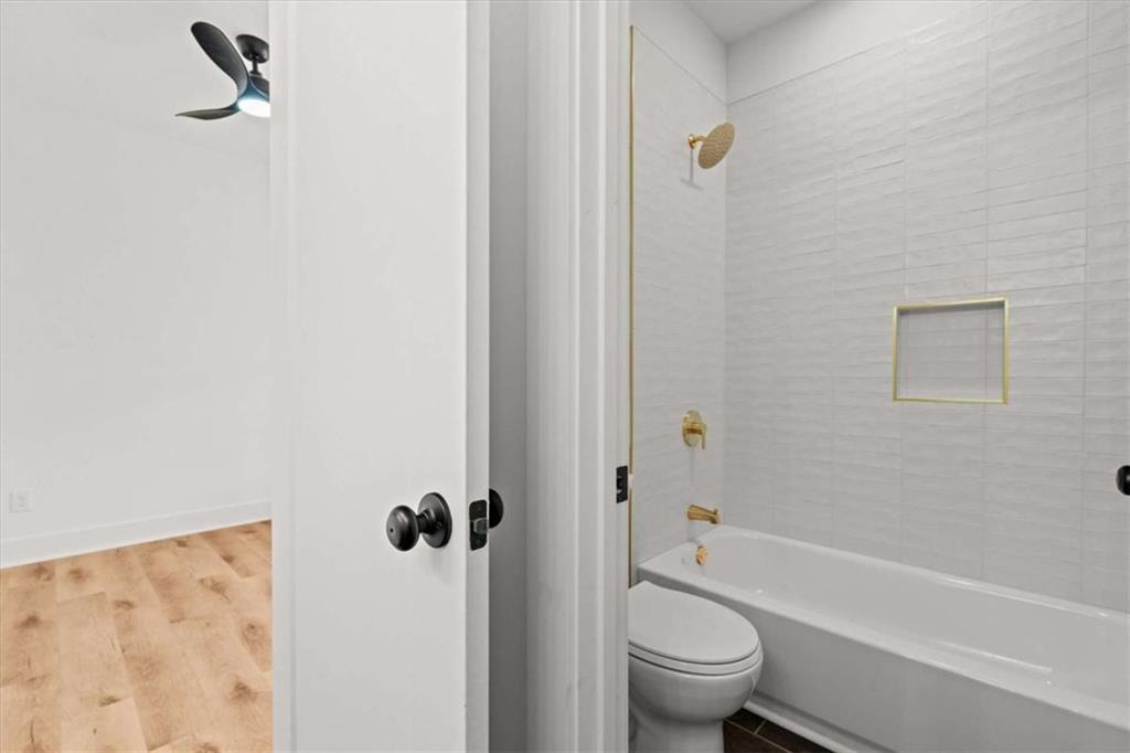 409 Lively Road Waco, GA 30182 - Photo 28 of 50 a bathroom with a granite countertop bathtub shower and toilet