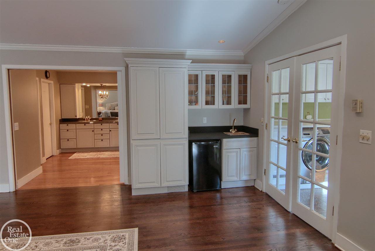 1033 Bishop Road Grosse Pointe Park, MI 48230 - Photo 18 of 37