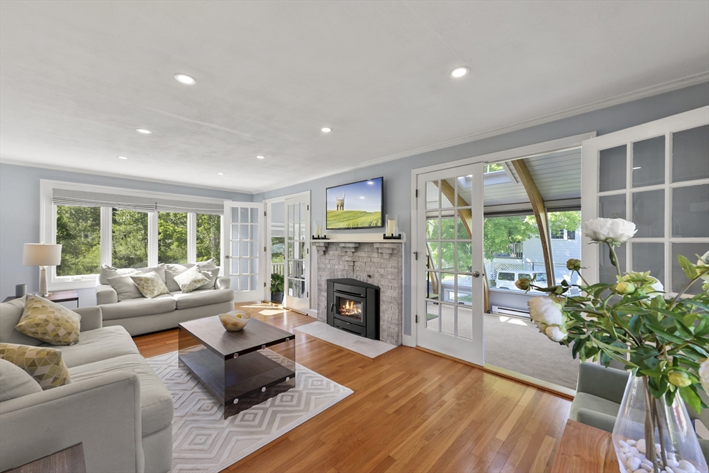 16 Plymouth Road Reading, MA 01867 - Photo 21 of 39 Gallery Image 21