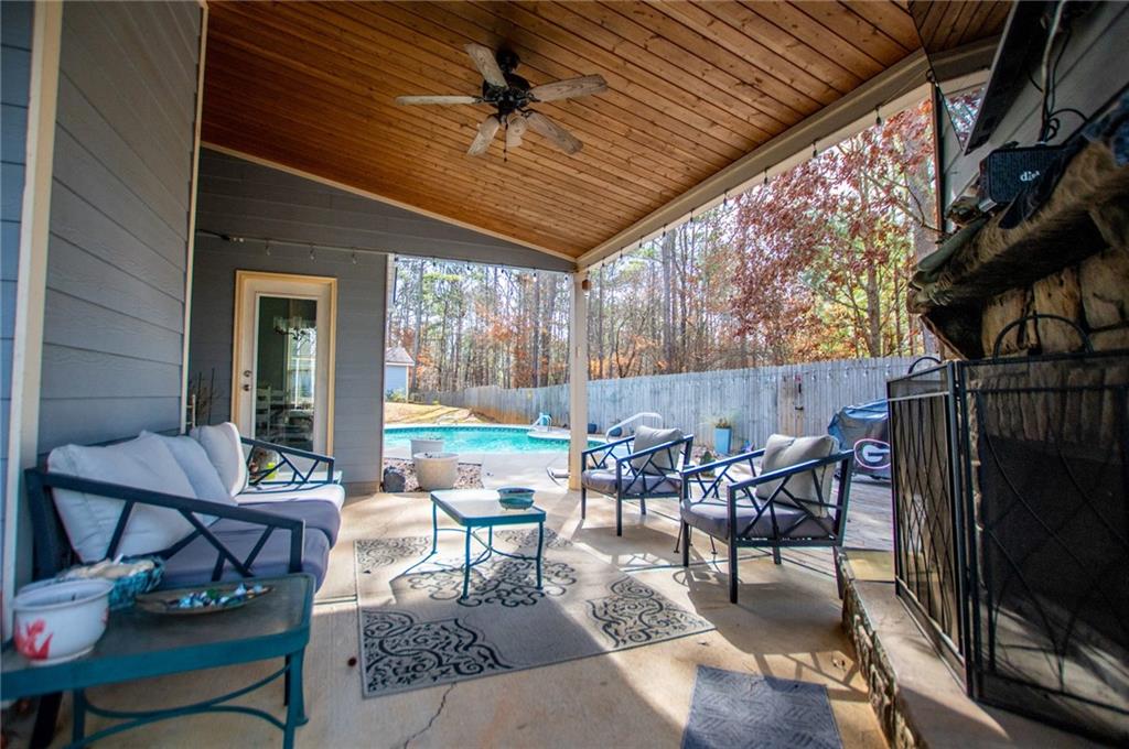 201 Overton Point Carrollton, GA 30116 - Photo 36 of 43 a view of a patio with table and chairs and potted plants