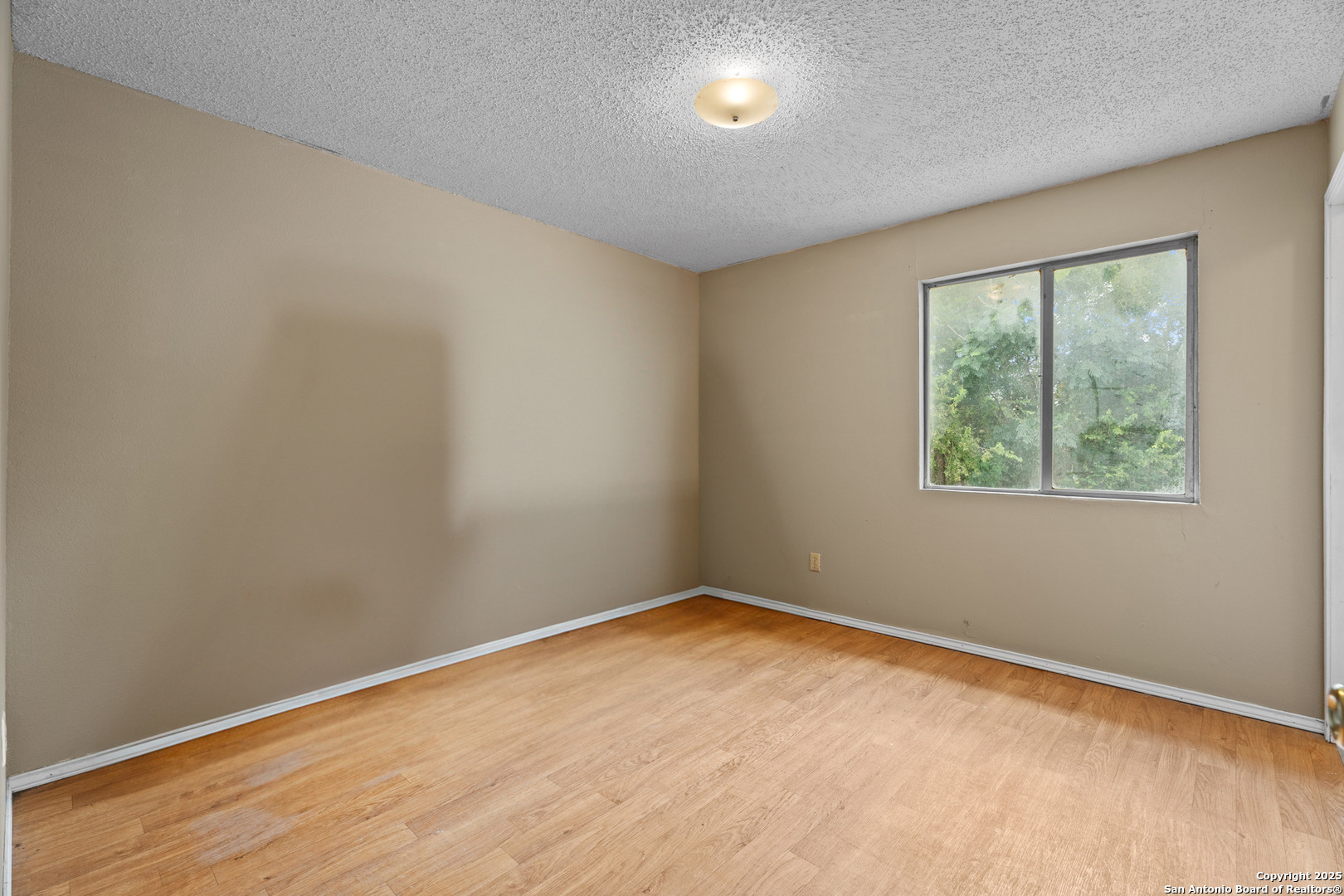 2862 Wetz Road Santa Clara, TX 78124 - Photo 20 of 37 an empty room with a window