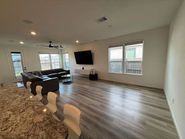 $2,400 | 1323 Rosemead Drive, Rosharon, TX 77583