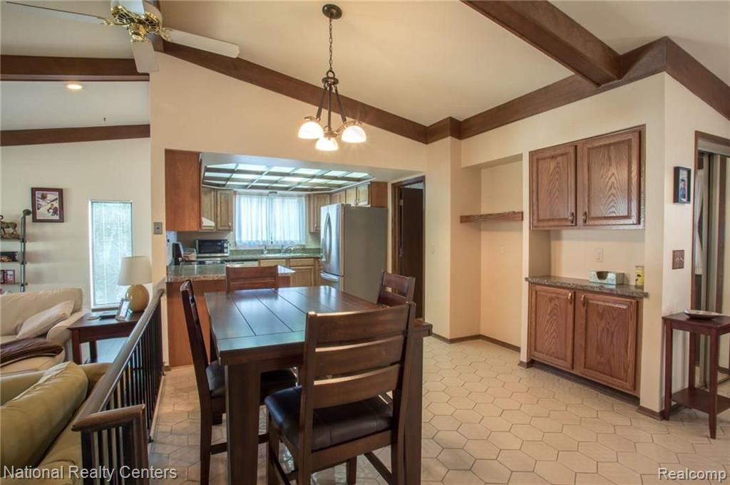 384 Prospect Drive Rochester Hills, MI 48307 - Photo 7 of 32