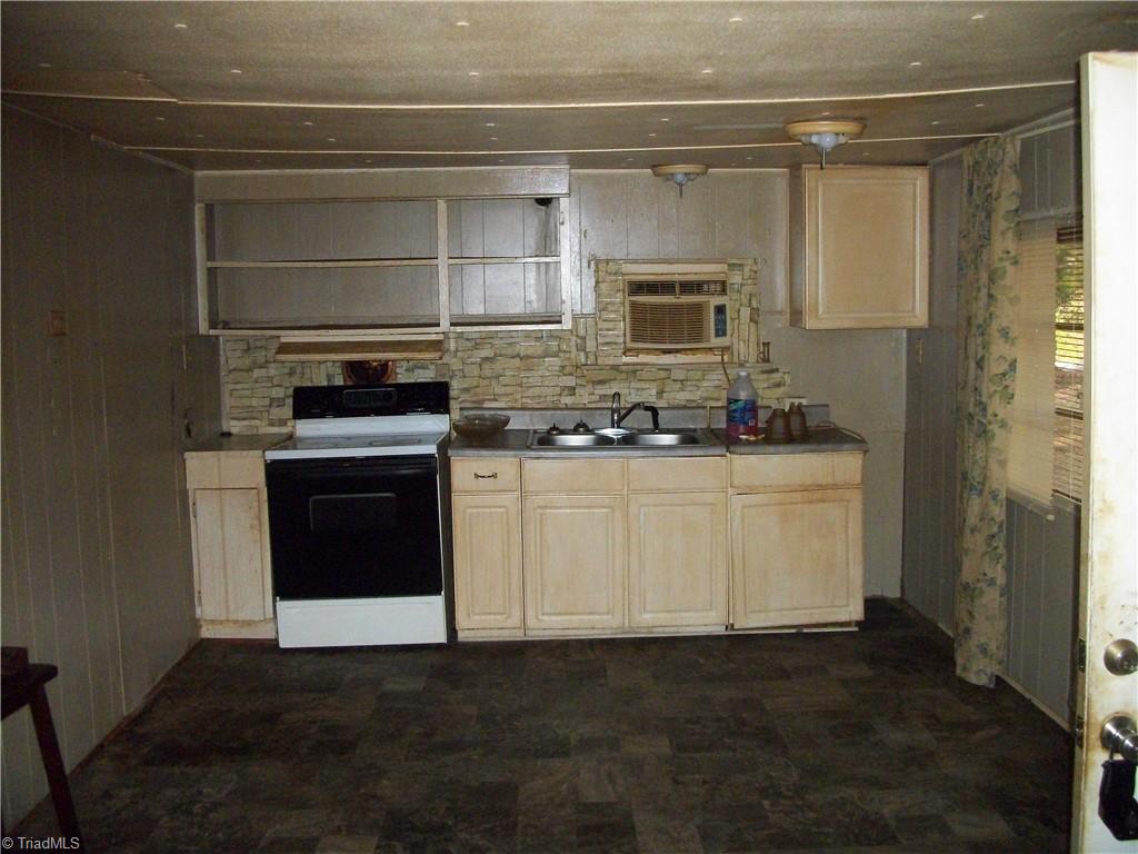 737 Summit Loop Eden, NC 27288 - Photo 3 of 9