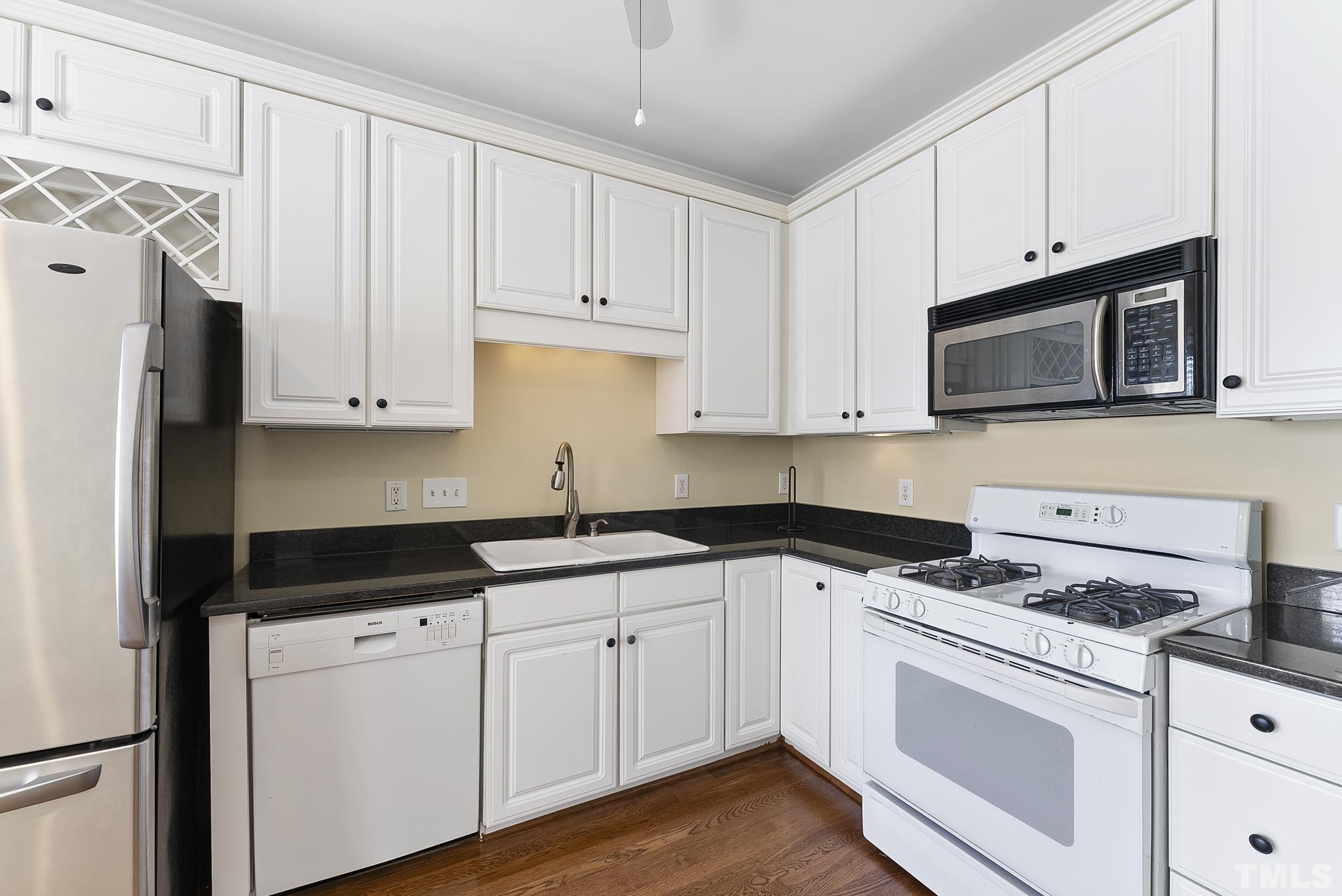 1346 Cameron View Court Raleigh, NC 27607 - Photo 10 of 35