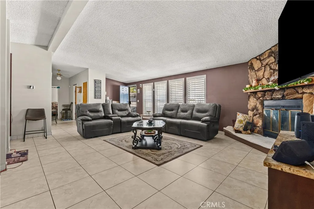 1550 Rimpau, Unit 185 Corona, CA 92881 - Photo 23 of 41 VIEW OF INTERIOR LIVING ROOM