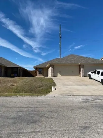 $1,450 | 3113 Weave Court, Granbury, TX 76049