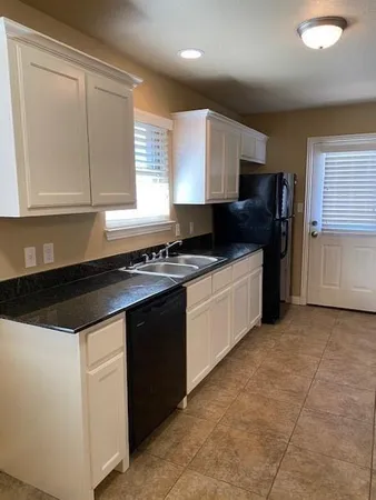 $1,450 | 3113 Weave Court, Granbury, TX 76049