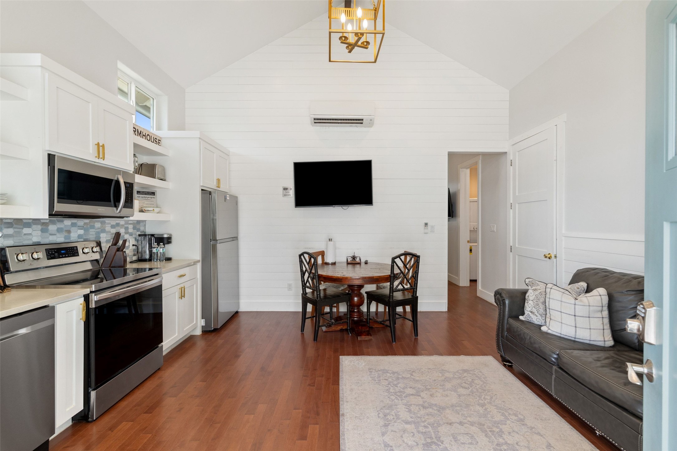 810 Kothmann Road Dripping Springs, TX 78620 - Photo 25 of 40 Soaring vaulted ceilings and warm wood floors define this welcoming open-concept living area.
