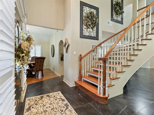 a view of entryway with a rug