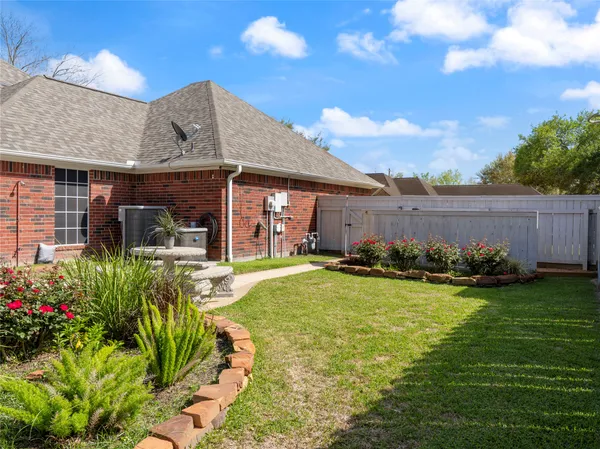 a view of a house with backyard and sitting area
