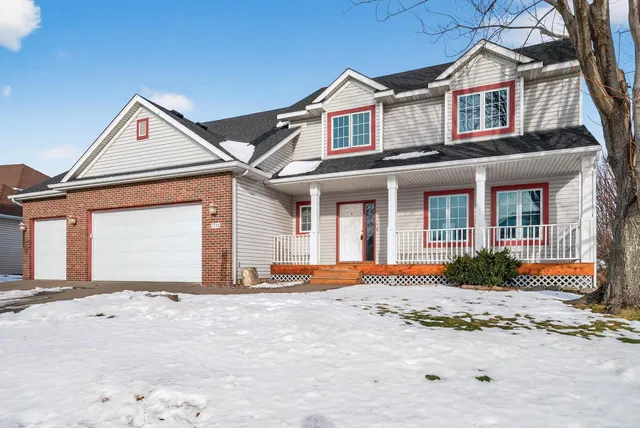 $494,900 | 7716 7th Street North, Oakdale, MN 55128