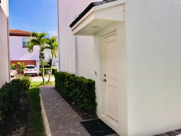 $2,400 | 6044 Curie Place, Palm Beach Gardens, FL 33418