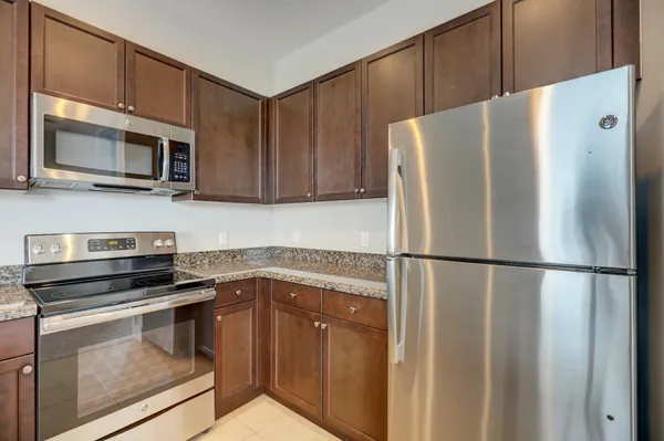 $2,400 | 6044 Curie Place, Palm Beach Gardens, FL 33418