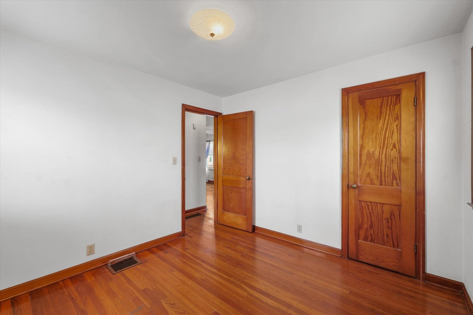 811 West Harvard Street Champaign, IL 61820 - Photo 21 of 34 an empty room with wooden floor and closet