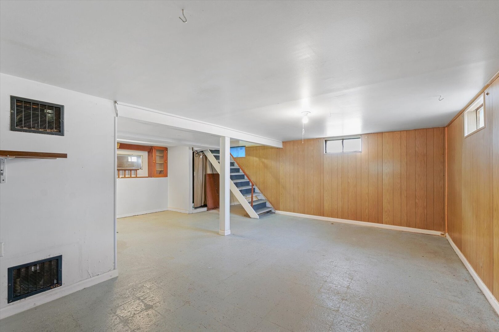811 West Harvard Street Champaign, IL 61820 - Photo 24 of 34 a view of an empty room with a fireplace
