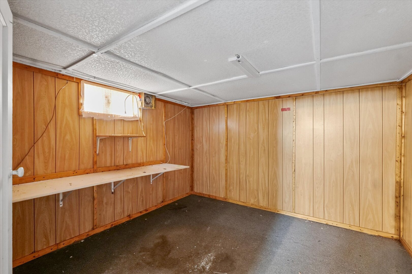 811 West Harvard Street Champaign, IL 61820 - Photo 26 of 34 a large room with windows