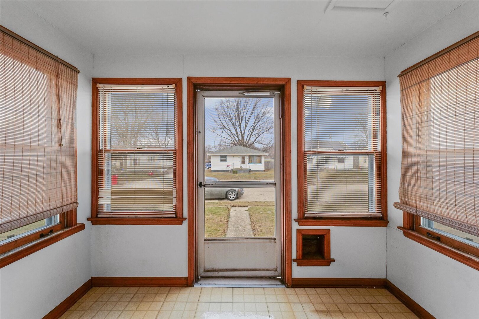 811 West Harvard Street Champaign, IL 61820 - Photo 7 of 34 a view of an empty room with a window